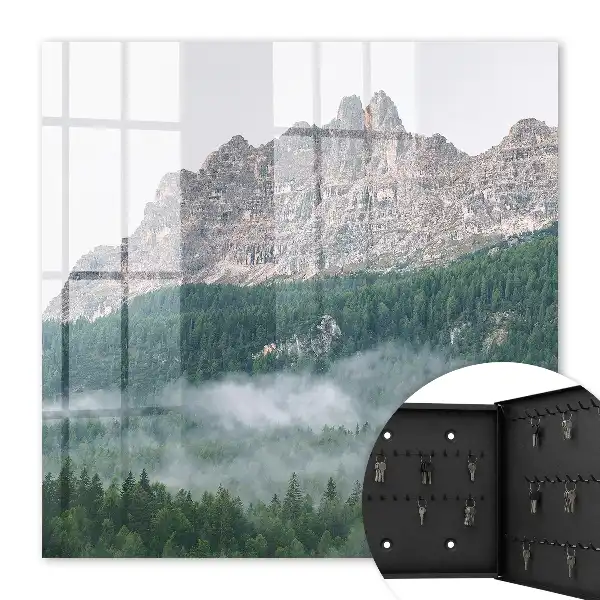Bergpanorama gehuld in mist