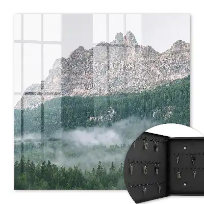 Bergpanorama gehuld in mist