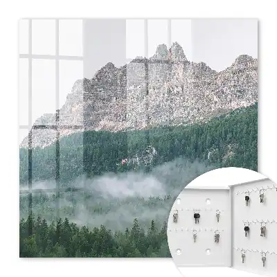 Bergpanorama gehuld in mist
