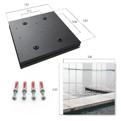 Houten steiger aan rustig water