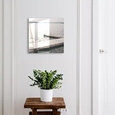 Houten steiger aan rustig water