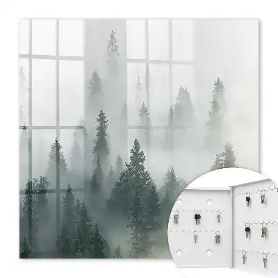 Mistig bos in de ochtendmist