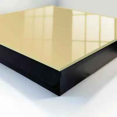 Mosterdkleurige elegante decoratie met warme uitstraling