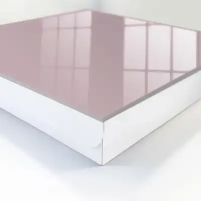 Minimalistisch ontwerp in delicaat pastel lila