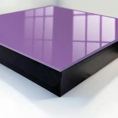 Minimalistisch schilderij met paarse expressie