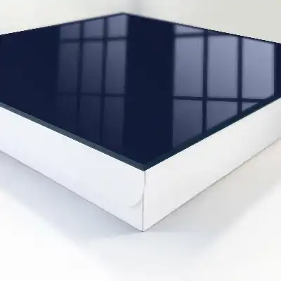 Donker marineblauwe kleding met een moderne en elegante uitstraling