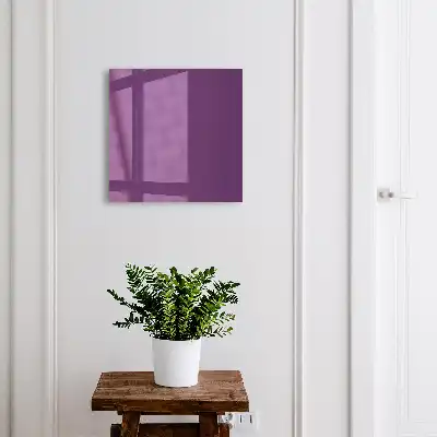 Minimalistisch modern design in sterk paars