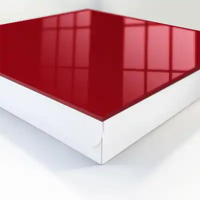 Minimalistische stijl in bordeauxrood
