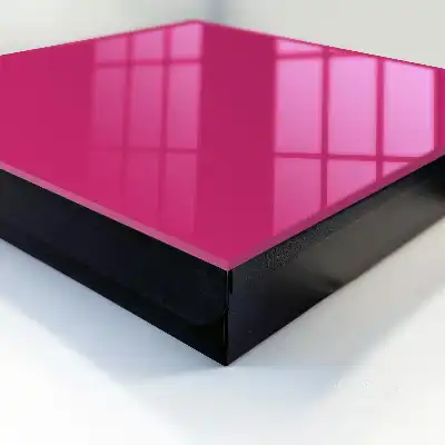 Minimalistische fuchsia-roze decoratie