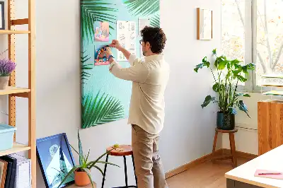 Prikbord van kurk Dicht tropisch bladgewas