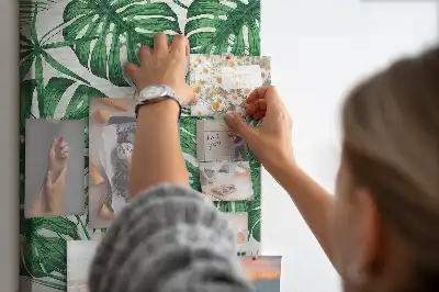 Prikbord van kurk Groene monstera bladeren