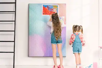 Prikbord van kurk Pastelkleurige veren