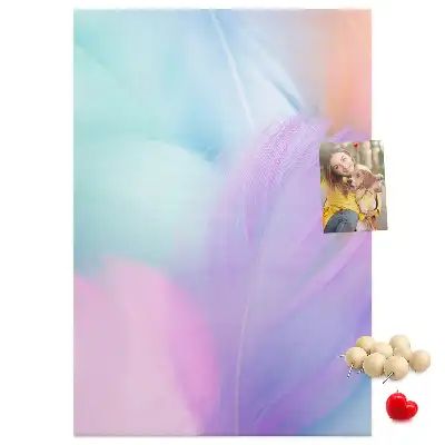 Prikbord van kurk Pastelkleurige veren