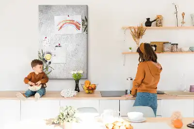 Prikbord Betonnen achtergrond en olijven