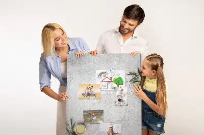 Prikbord Betonnen achtergrond en olijven