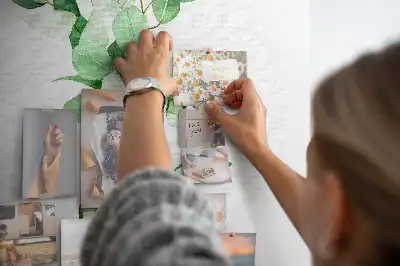 Prikbord van kurk Een tak met bladeren