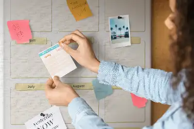 Prikbord van kurk Jaarkalender