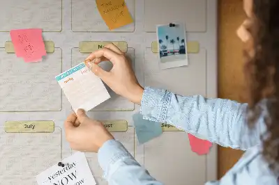 Prikbord van kurk Jaarkalender