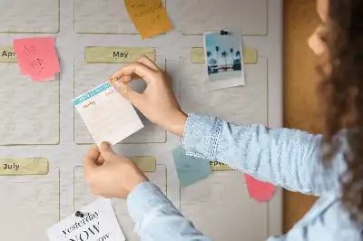 Prikbord van kurk Jaarkalender