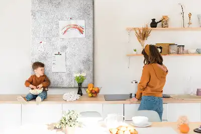 Prikbord van kurk Betonnen muur