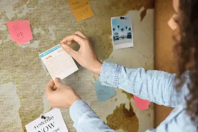 Memobord van kurk Historische atlas van de wereldbol retro