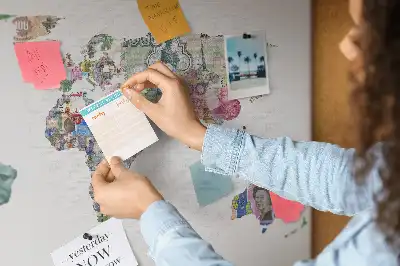 Memobord van kurk Schematische kaart van de wereldbol