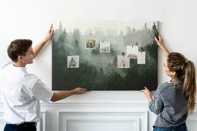 Memobord van kurk Bos in de mist ochtend