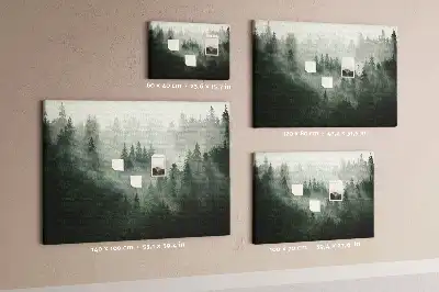 Memobord van kurk Bos in de mist ochtend