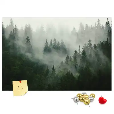 Memobord van kurk Bos in de mist ochtend
