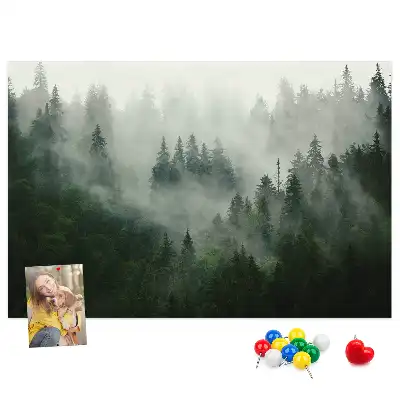 Memobord van kurk Bos in de mist ochtend