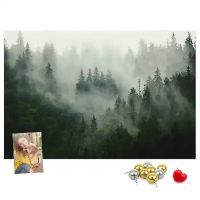 Memobord van kurk Bos in de mist ochtend