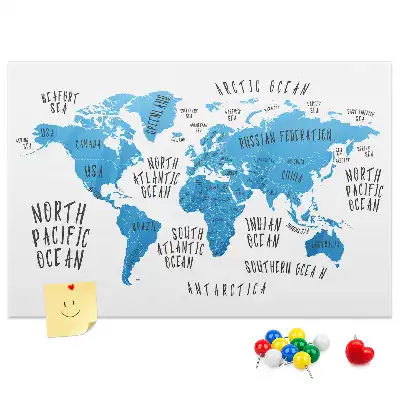 Kurken prikbord met wereldkaart in blauw