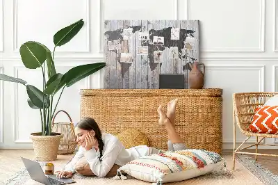 Kurk prikbord Wereld op planken