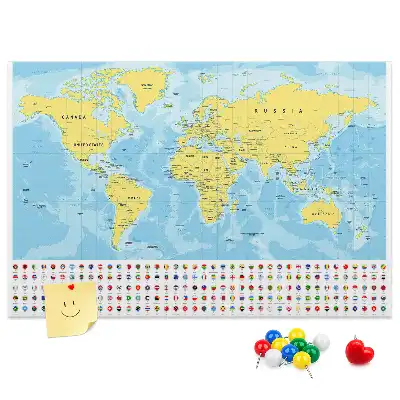 Kurk prikbord wereldkaart met vlaggen