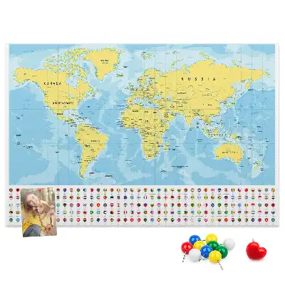 Kurk prikbord Wereldkaart en vlaggen