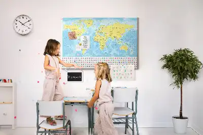 Kurk prikbord Wereldkaart en vlaggen