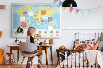 Kurk prikbord Wereldkaart en vlaggen