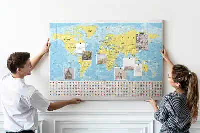 Kurk prikbord Wereldkaart en vlaggen