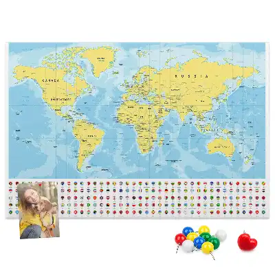 Kurk prikbord Wereldkaart en vlaggen