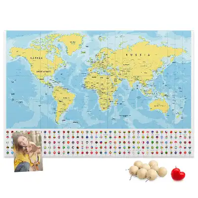 Kurk prikbord Wereldkaart en vlaggen