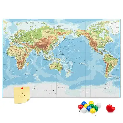 Memobord van kurk in de vorm van een wereldkaart