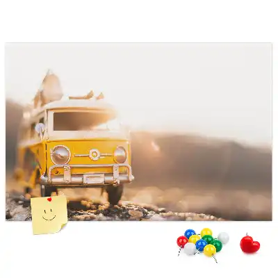 Kurken prikbord met autothema voor vakantiefoto's