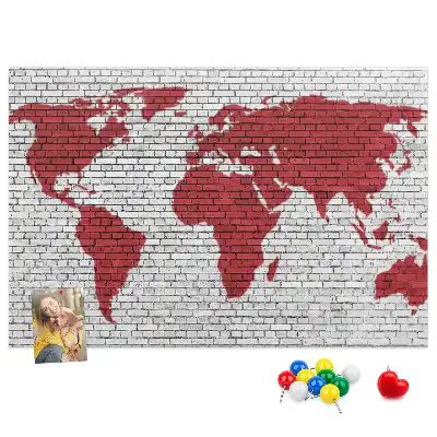 Memobord van kurk Bakstenen muur met kaart