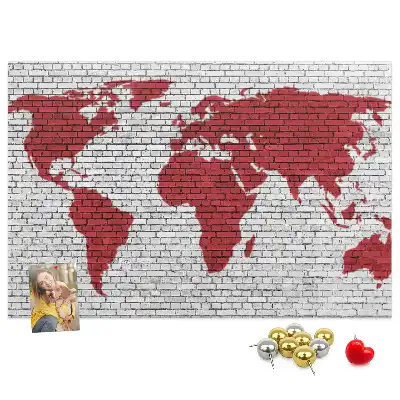 Memobord van kurk Bakstenen muur met kaart