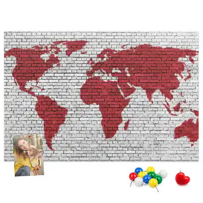 Memobord van kurk Bakstenen muur met kaart