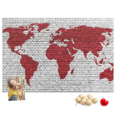 Memobord van kurk Bakstenen muur met kaart