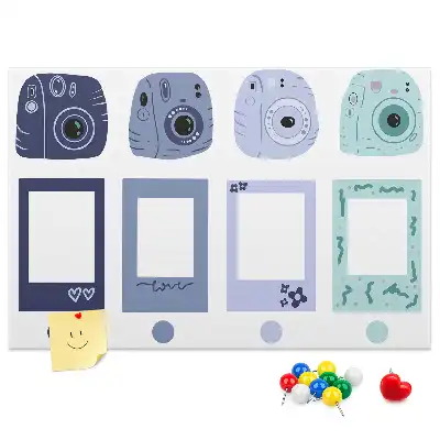 Kurken memobord met polaroidlijstjes