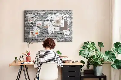 Kurk prikbord Wereldkaart op bakstenen