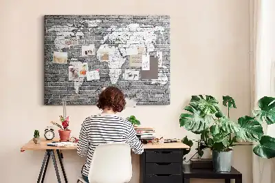 Kurk prikbord Wereldkaart op bakstenen