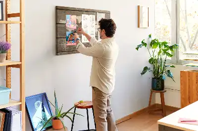 Memobord van kurk Continenten op houten achtergrond